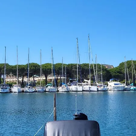 Holiday home Marina Blue Belle Vue Sur Les Bateaux Terrasse Et Jardin *
